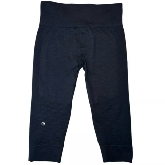 Lululemon Athletica Seamlessly Street Crop Black Leggings size8 Ultimate Comfort - Picture 5 of 11